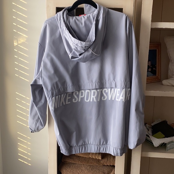 Nike wind breaker - Picture 2 of 2